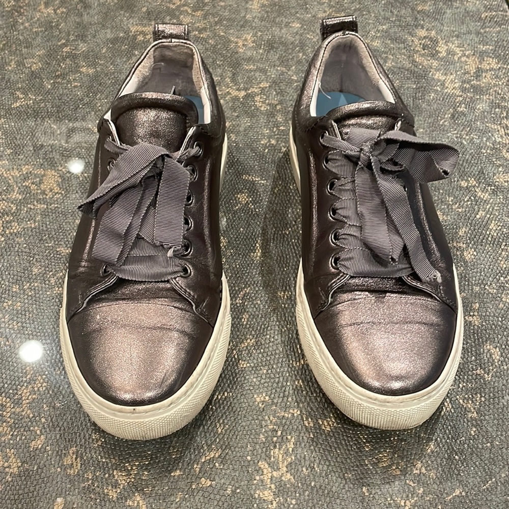 Lanvin size 8 metallic sneakers